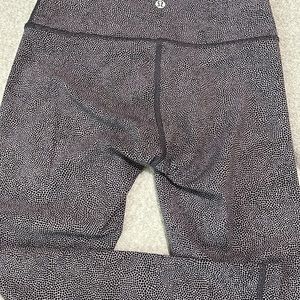 LULULEMON • capri leggings• wunder under